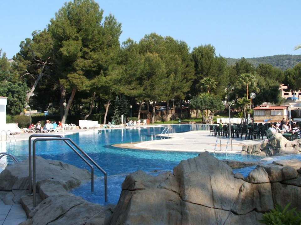 Pool mit Bar BQ Belvedere Hotel
