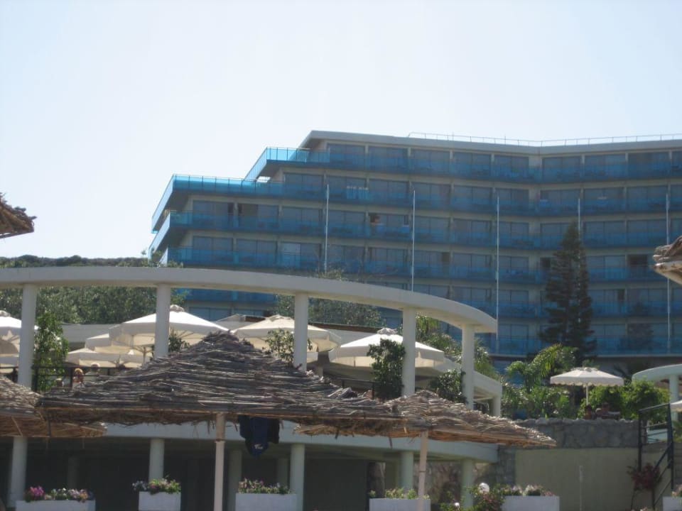 Das Hotel vom Strand aus Hotel Calypso Beach