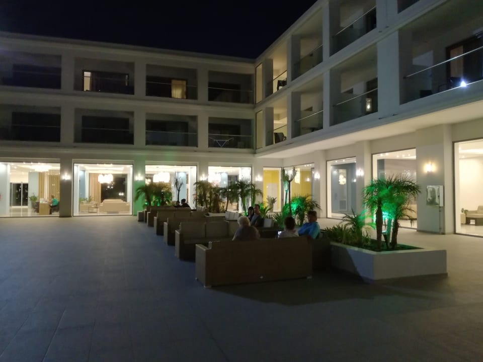 Außenansicht Asterias Beach Resort