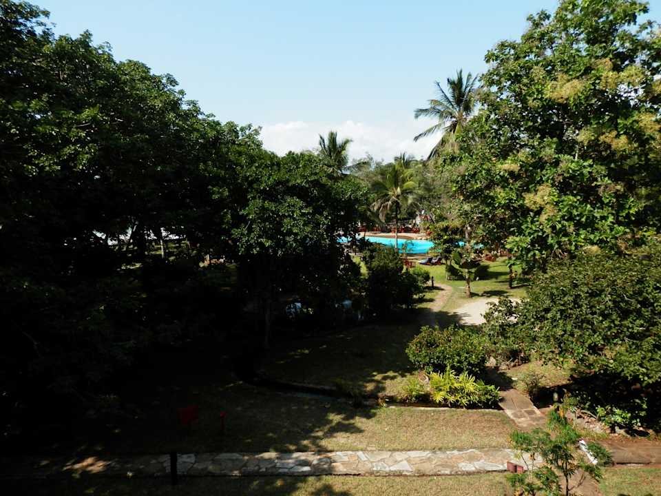 Blick auf Garten und Pool von Zimmer 229 Hotel Papillon Lagoon Reef