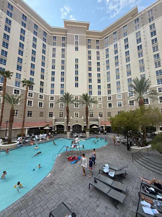 Pool Club Wyndham Grand Desert