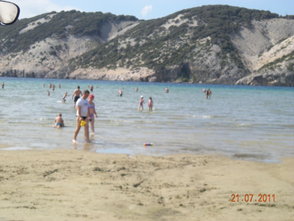 Strand, Liegen mit Schirm sind vor Ort zu bezahlen Veli Mel Hotel