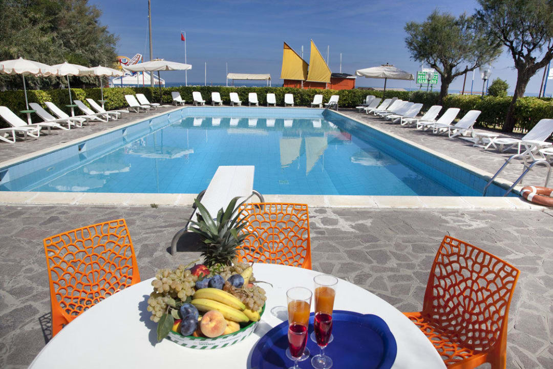 La Piscina fronte Mare Hotel Residenza Giardino