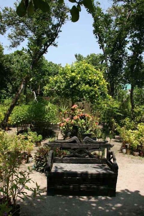 Bank in der Inselgärtnerei Reethi Beach Resort