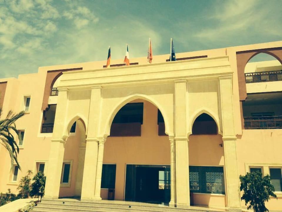 Eingang Lella Meriam Hotel & Club