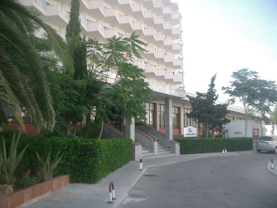 Eingang BG Hotel Caballero