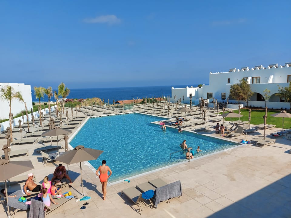 Pool Blue Sea Island