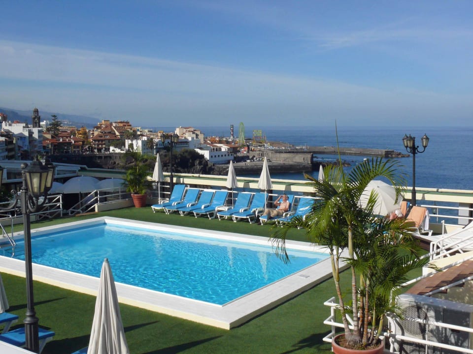 Dachterrasse mit Liegen, Umkleidekabinen, Duschen  Hotel ValleMar