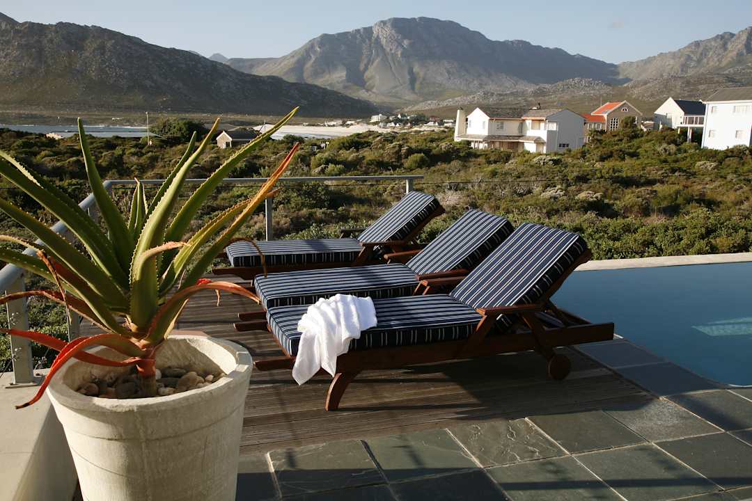 Pool Moonstruck on Pringle Bay Guesthouse