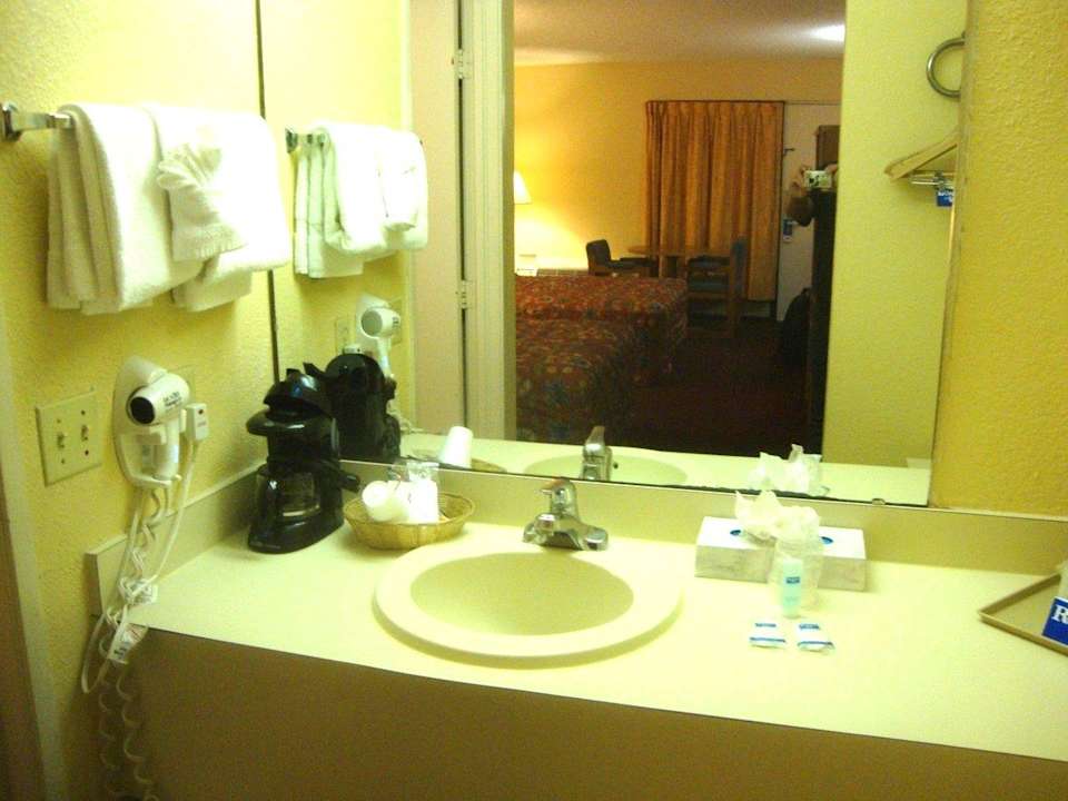 Bad Hotel Rodeway Inn Maingate