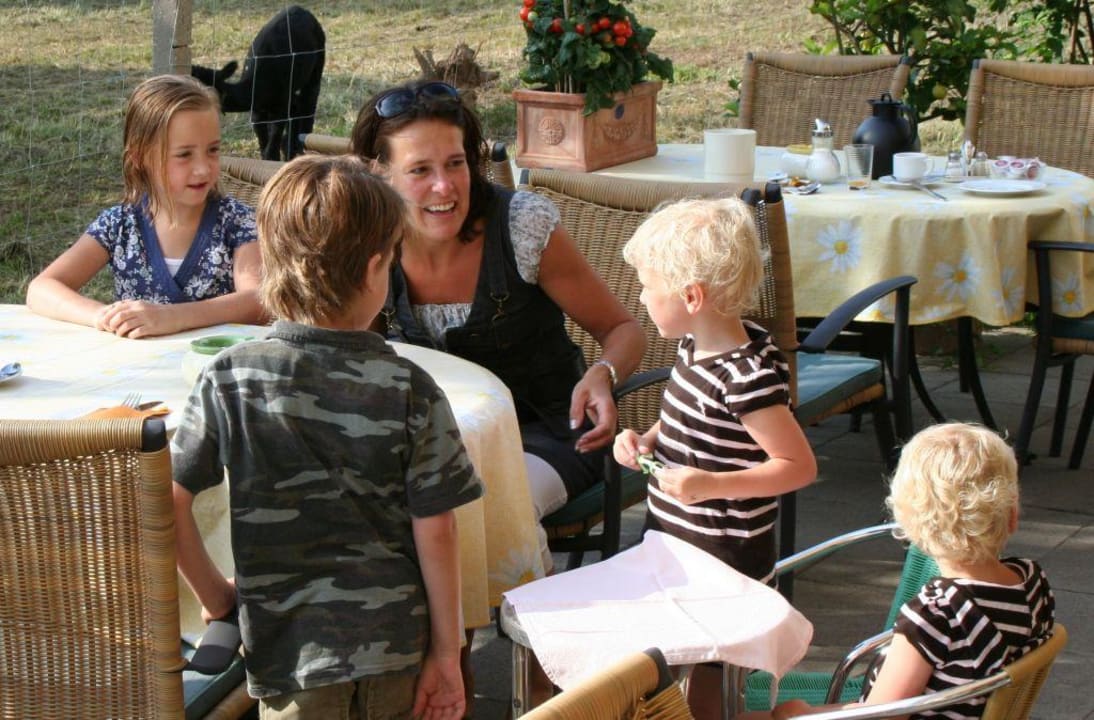 Frühstück auf der Terrasse für Gross und Klein Sun Parc Hotel