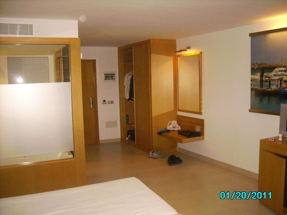 Blick zum Eingang und Bad R2 Bahía Playa Design Hotel & Spa - Adults Only