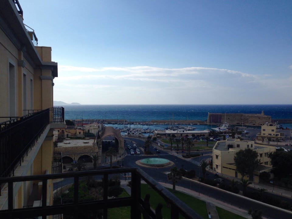 Von Balkon nach rechts Hotel GDM Megaron Historical Monument Hotel