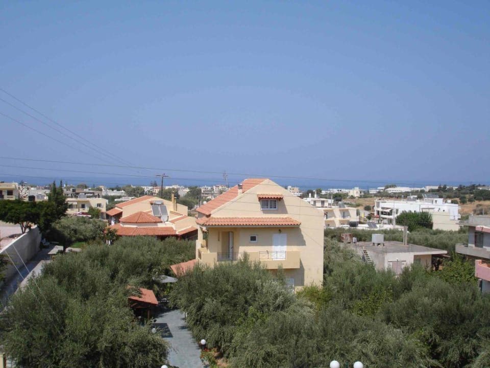 Blick von der Dachterrasse Erato Hotel