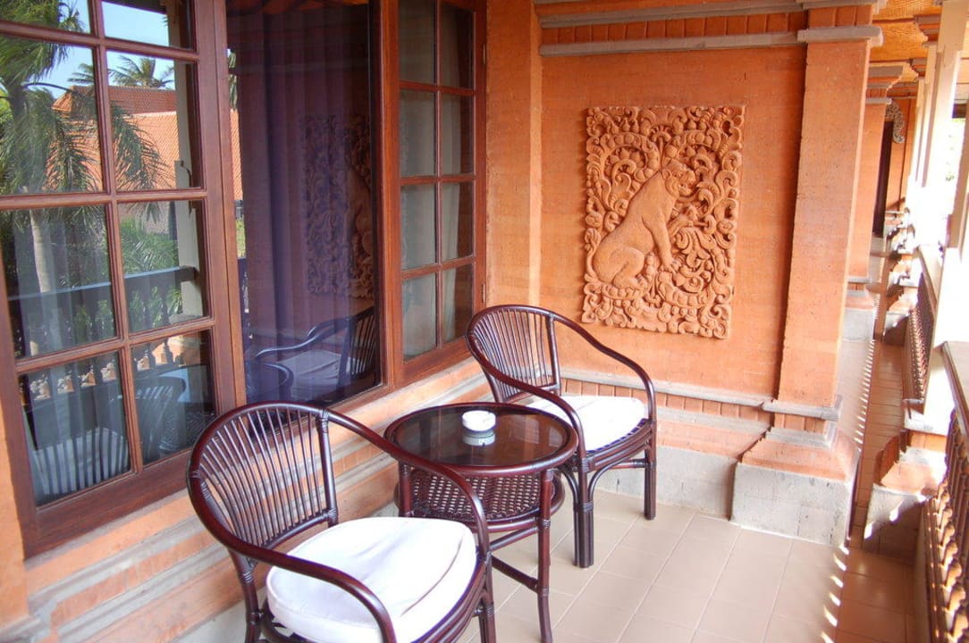 Netter Balkon! Puri Santrian