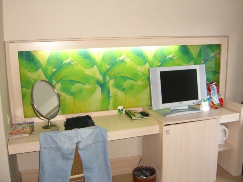 Blick vom Bett Ambassador Plaza Hotel