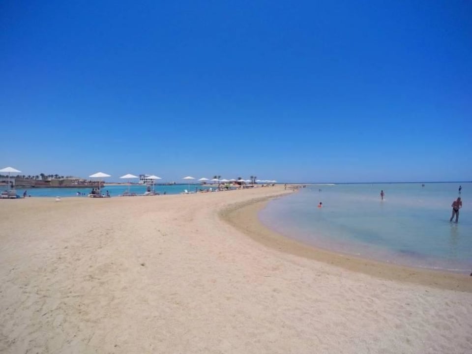 Lewa-głębszy zbiornik, prawa-płytki podczas odpływ JAZ Aquamarine Resort
