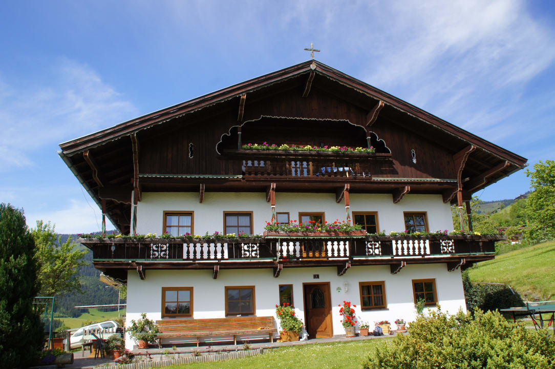 Außenansicht bei schönem Wetter Bauernhof Fuchsbauer