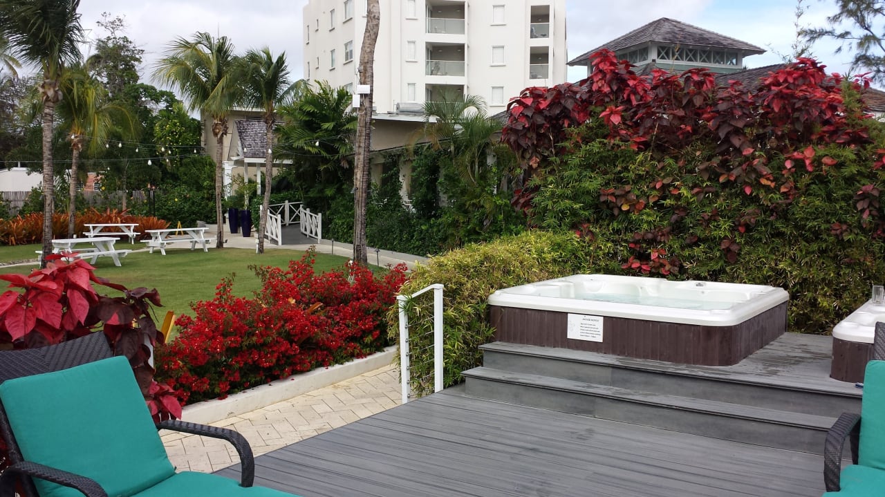 Pool Sea Breeze Beach House - All Inclusive