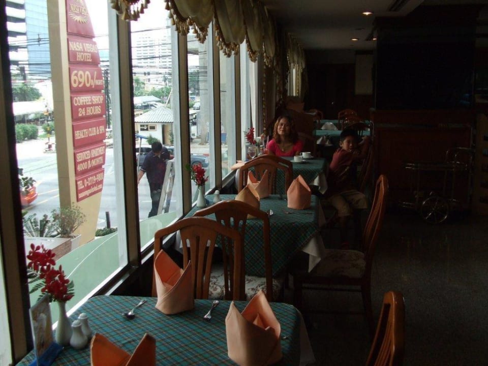 Fenstertische mit Ausblick Eingangsbereich Nasa Bangkok