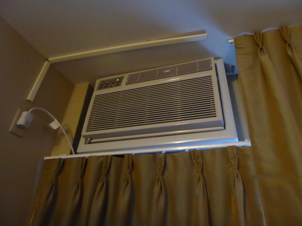 Zimmer Quality Inn & Suites P.E. Trudeau Airport