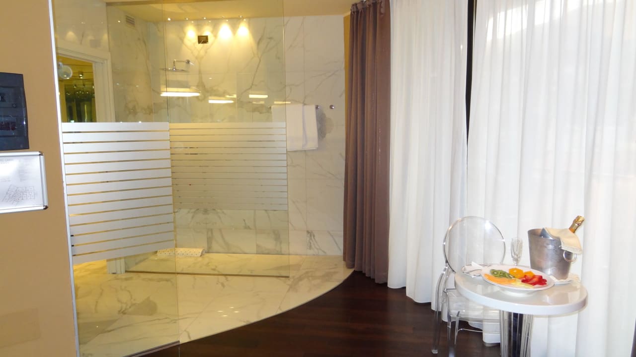 Suite mit offenen Bad Garda Suite Hotel - Tonelli Hotels