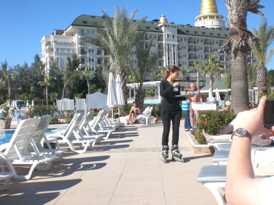Bedienung auf Rollerblades Hotel Delphin Imperial