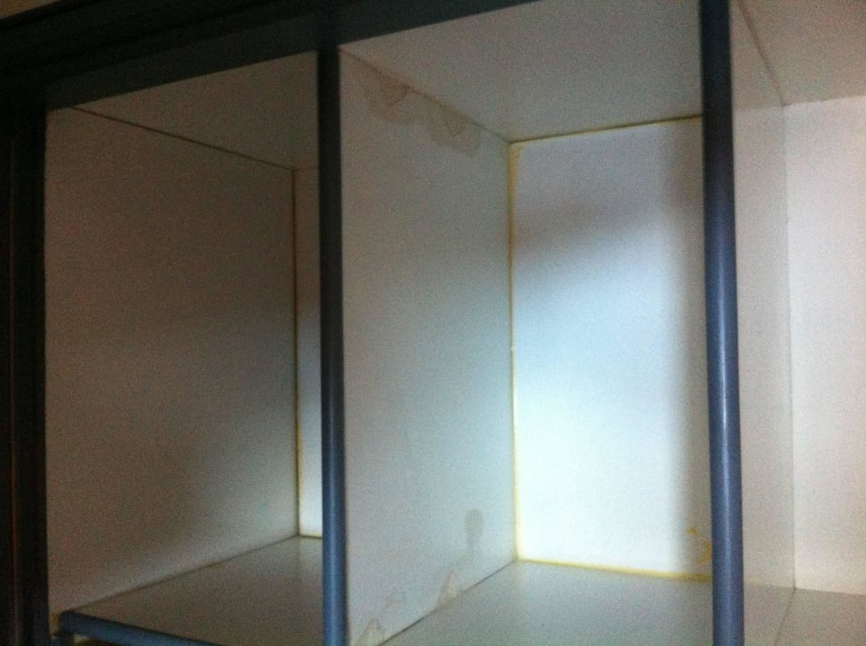 Der reparierte Kleiderschrank allsun App.-Hotel Albatros