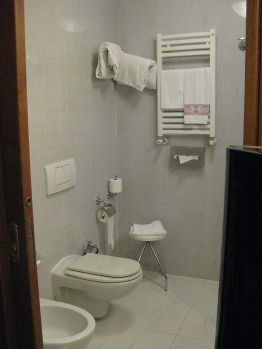 Bad im 2.Zimmer Best Western Hotel Ferrari