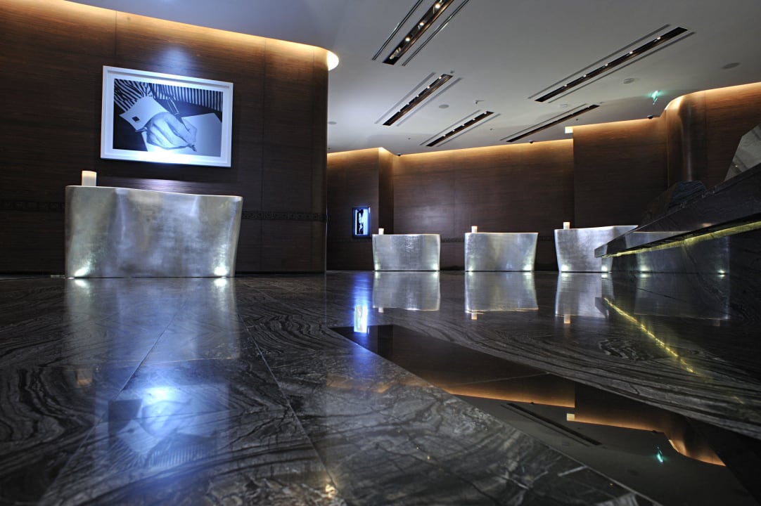 Check in Counter Hotel Le Meridien Bangkok