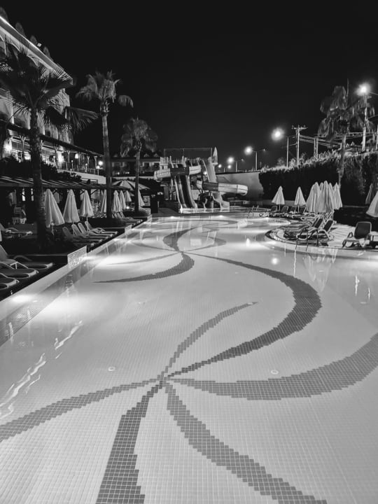 Pool Mary Hotel Side