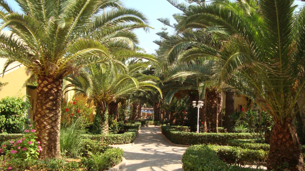 Weg durch die Anlage Vantaris Luxury Beach Resort