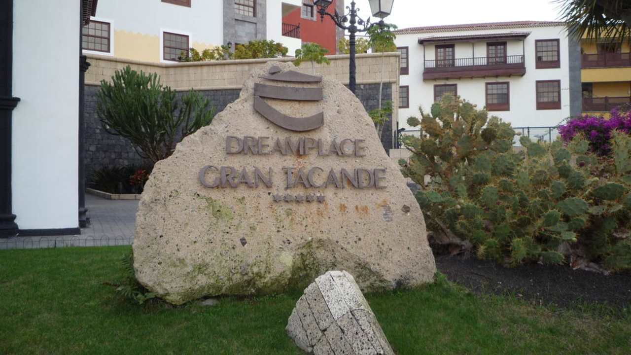 Am Haupteingang Gran Tacande Wellness & Relax Costa Adeje