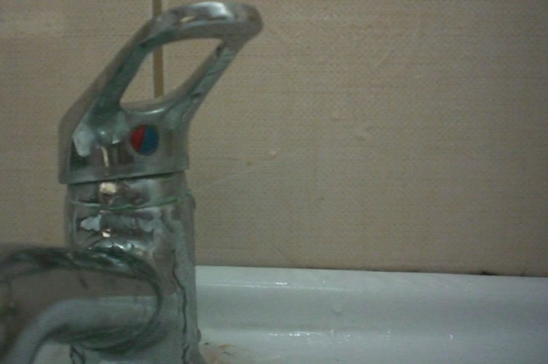 Wasser kommt an der Seite raus Hotel Aslan City Kleopatra