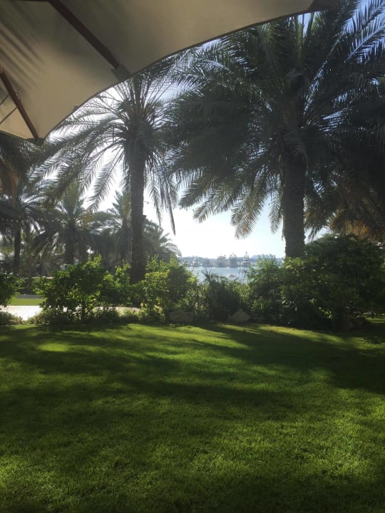 Gartenanlage Le Meridien Mina Seyahi Beach Resort & Waterpark