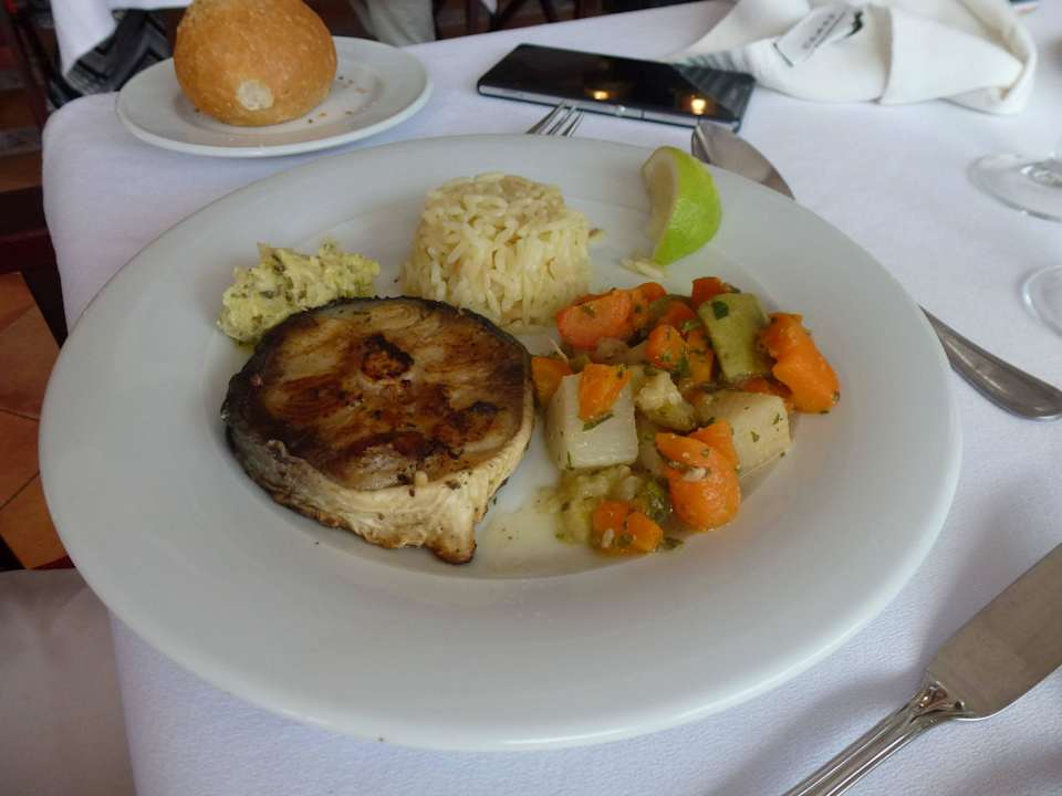 Schwertfisch mit Gemüse und Reis Dunes D'or Ocean Club