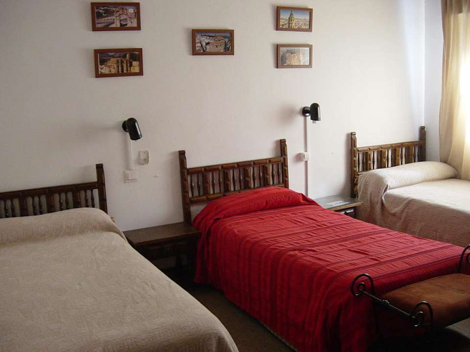 Habitacion triple Hostal Colon Antequera