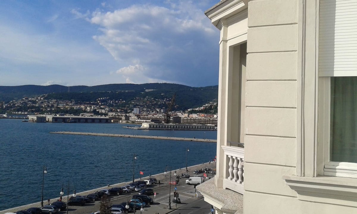 Auf den Hafen  Hotel Savoia Excelsior
