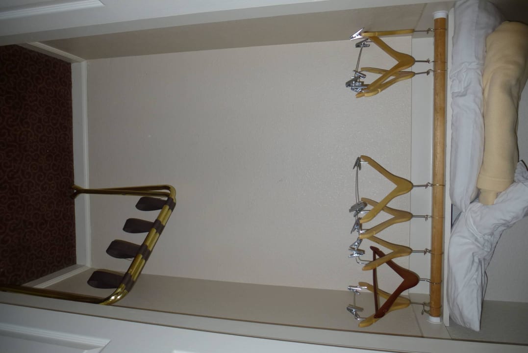 Schrank Hotel Yosemite View Lodge