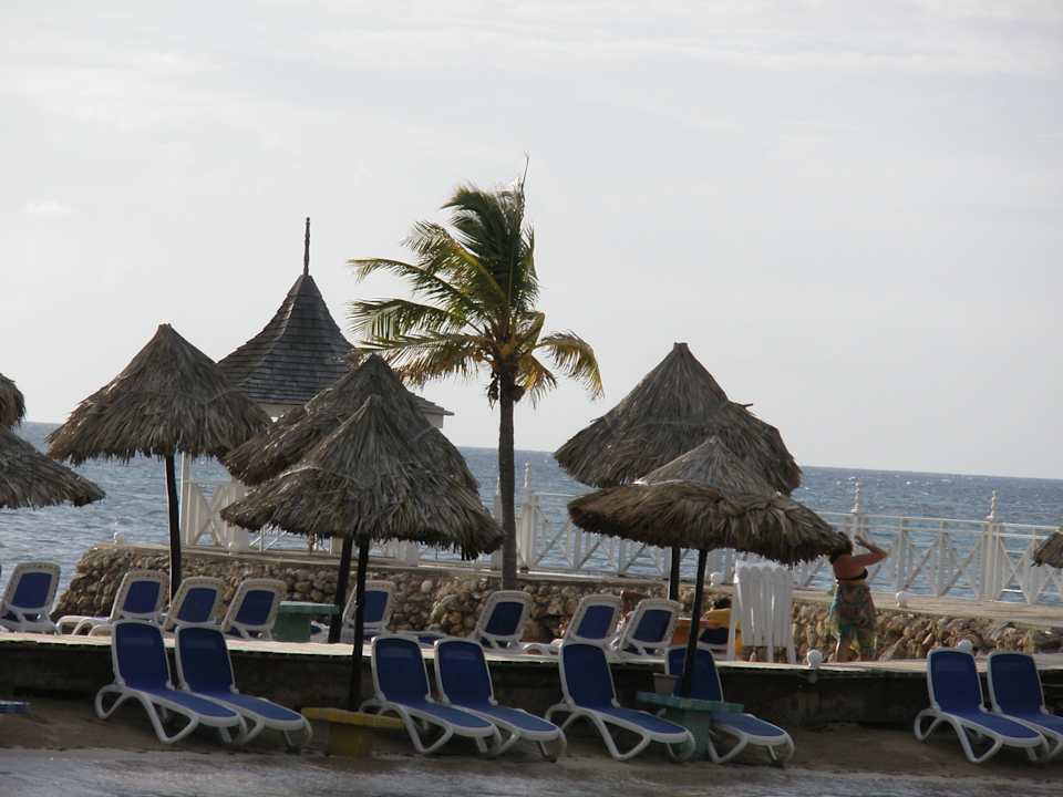 Liegen direkt am Meer Grand Muthu Club Caribbean Runaway Bay