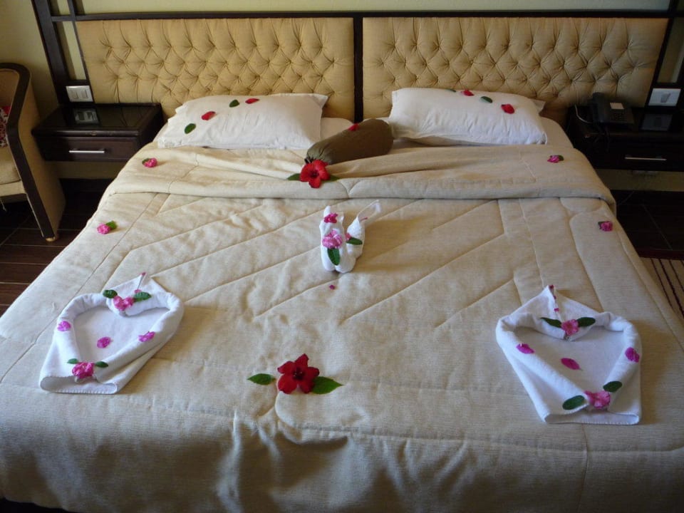 Geschmücktes Bett Hotel Paradis Palace