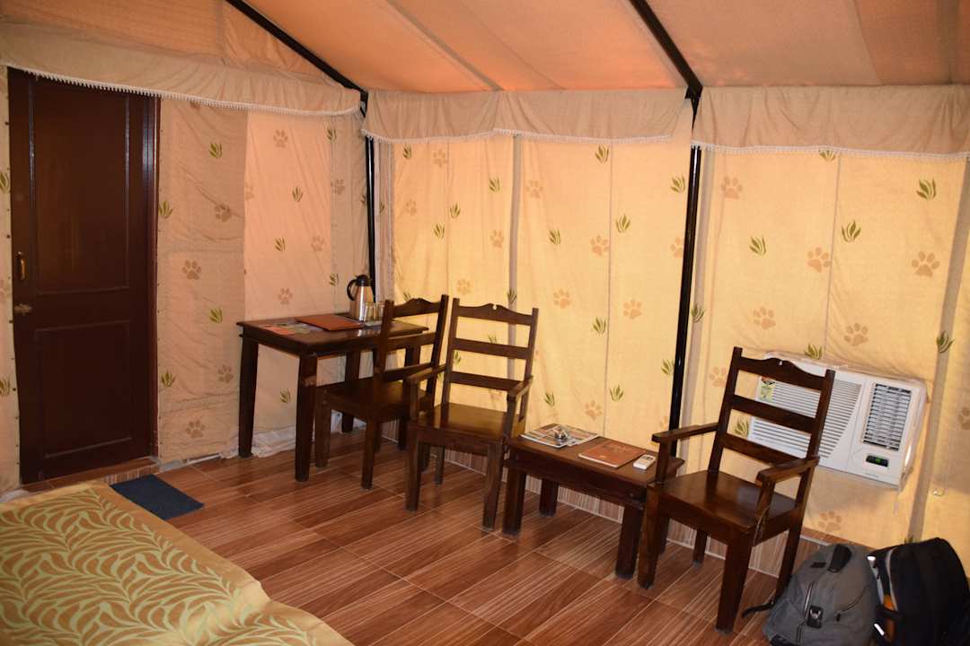 Wohn-/Schlafraum Hotel Lion Safari Camp