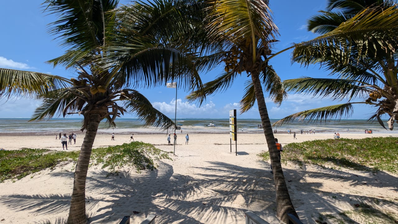 Strand Travellers Beach Hotel & Club