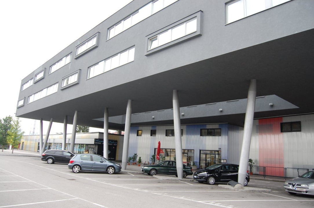 Außenansicht Four Points Flex by Sheraton Salzburg Messe