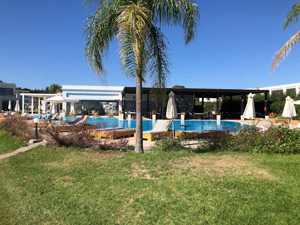 Pool Asterias Beach Resort