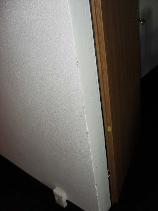 Abgeplatzter Putz an den Ecken Days Inn Leipzig City Centre