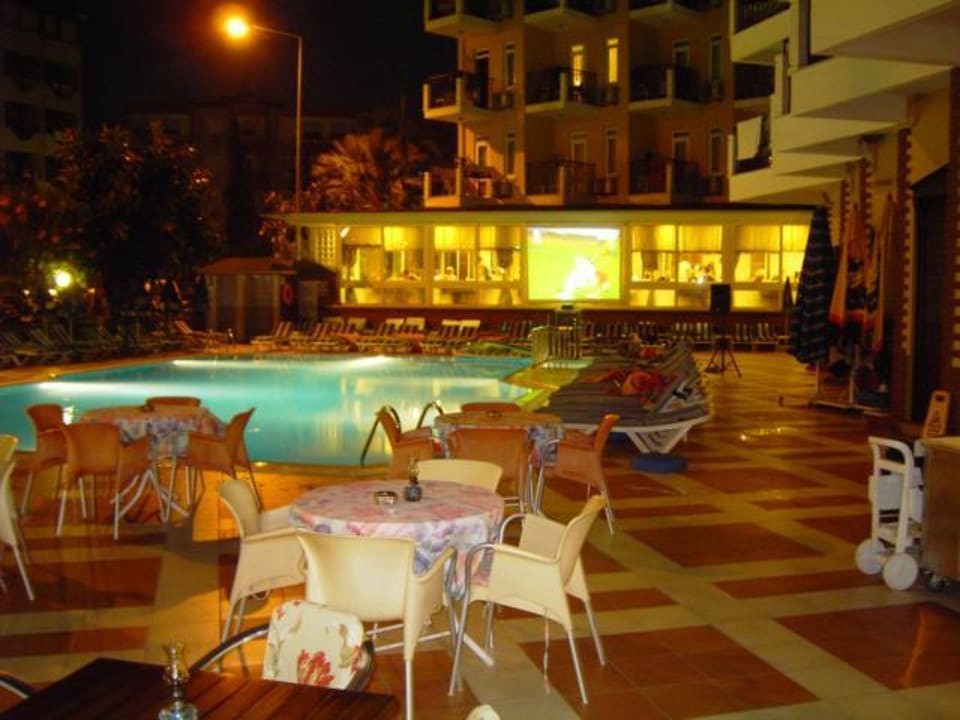 Pool & Poolbar Riviera Hotel & Spa