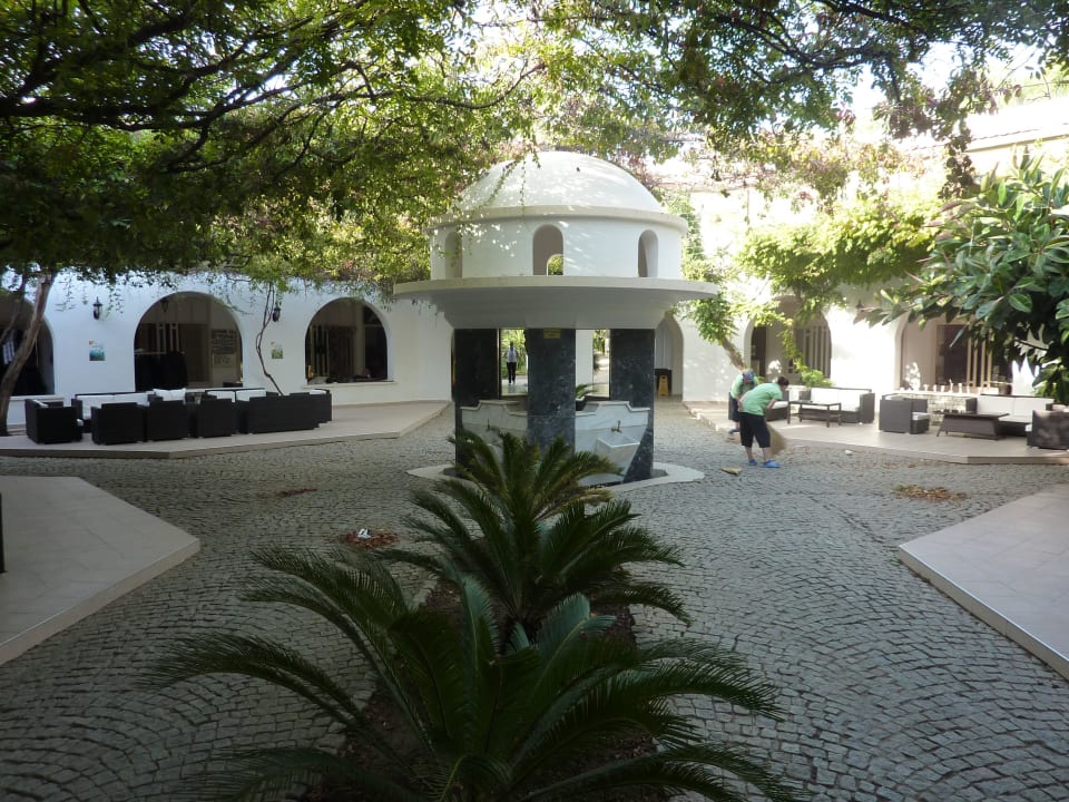 Hotel-Eingang Teos Village