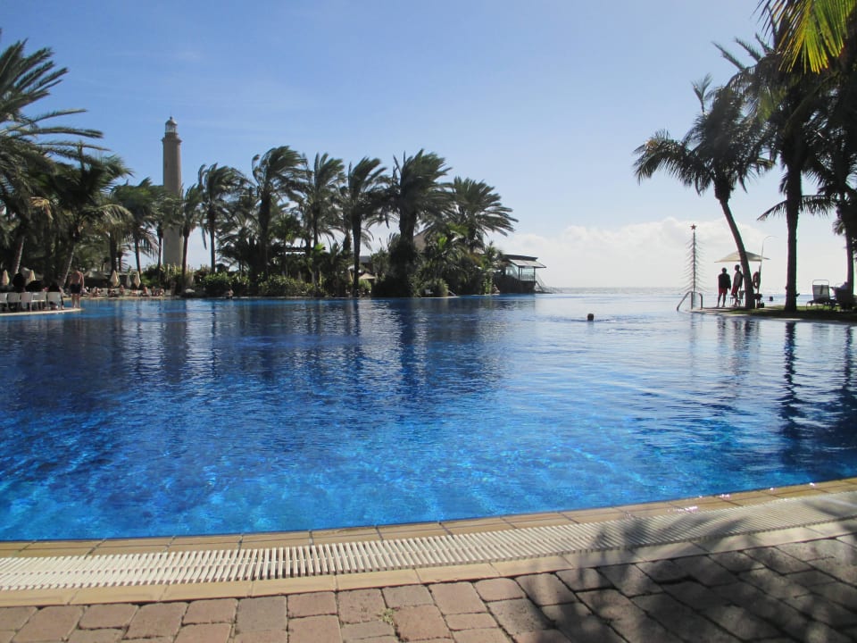 Atlantik mit Pool optisch vereint Lopesan Costa Meloneras, Resort & Spa