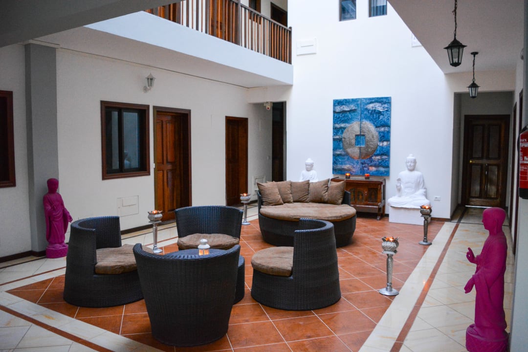 Lobby Hotel Aquamarina Suites